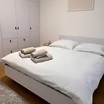 Vapartment Nova Vajnorska , Private Parking * ברטיסלאבה